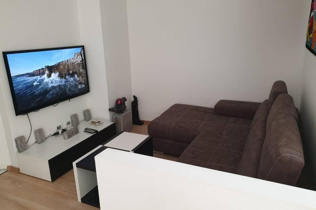 Your Lovely Home, Porta Venezia-1 Queen Bed, 3 Single Beds, 1 Sofa Bed- ミラノ エクステリア 写真