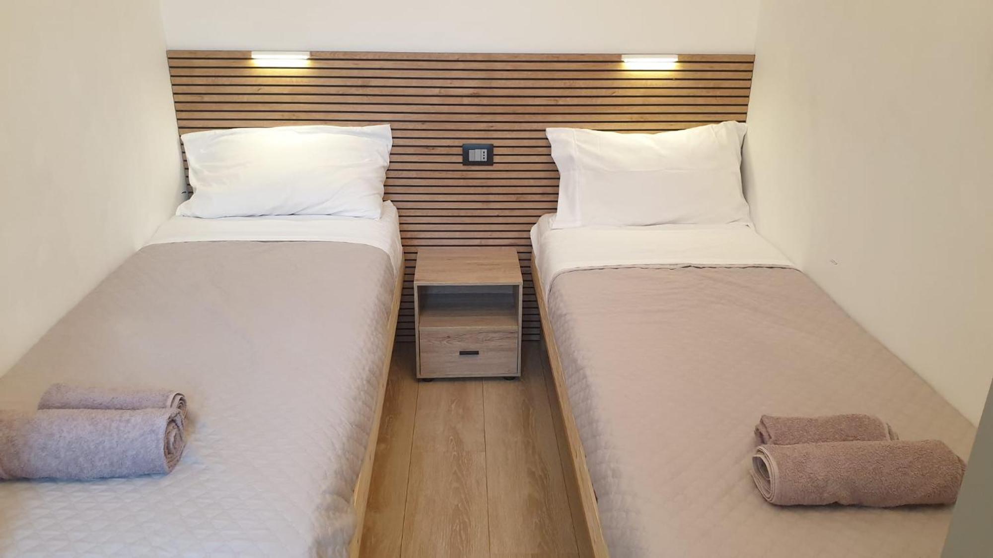 Your Lovely Home, Porta Venezia-1 Queen Bed, 3 Single Beds, 1 Sofa Bed- ミラノ エクステリア 写真