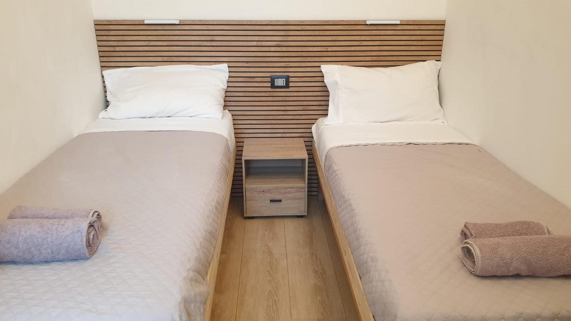 Your Lovely Home, Porta Venezia-1 Queen Bed, 3 Single Beds, 1 Sofa Bed- ミラノ エクステリア 写真